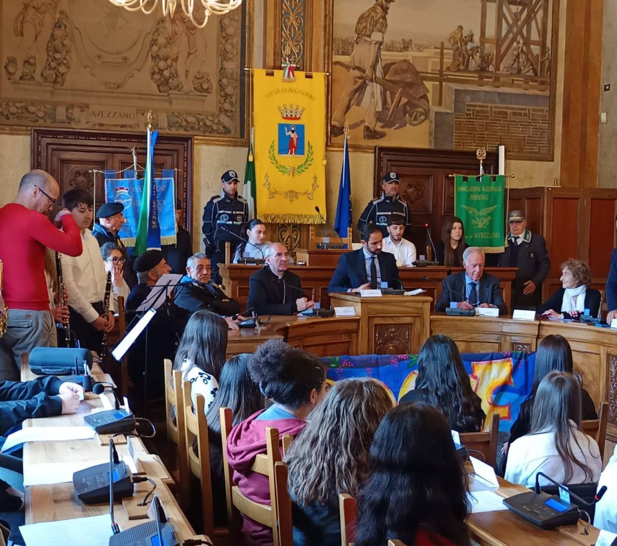 AVEZZANO: UNA SOLENNE CERIMONIA E UNA LAPIDE PER RICORDARE LE VITTIME DEI BOMBARDAMENTI
