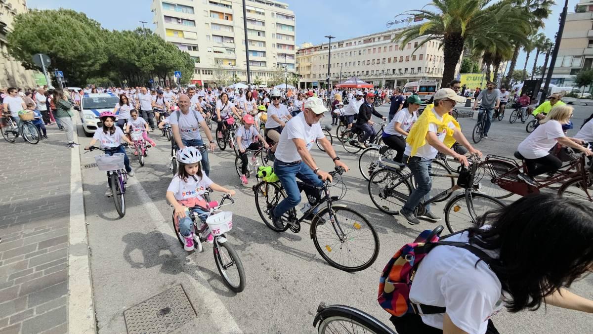 PESCARA: GRANDE SUCCESSO DI BICINCITTA’, OLTRE 1.400 CITTADINI IN SELLA
