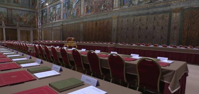 AL VIA LA SECONDA GIORNATA DI CONCLAVE: 4 VOTAZIONI, 2 FUMATE. ITALIANI E BERGOGLIANI DIVISI