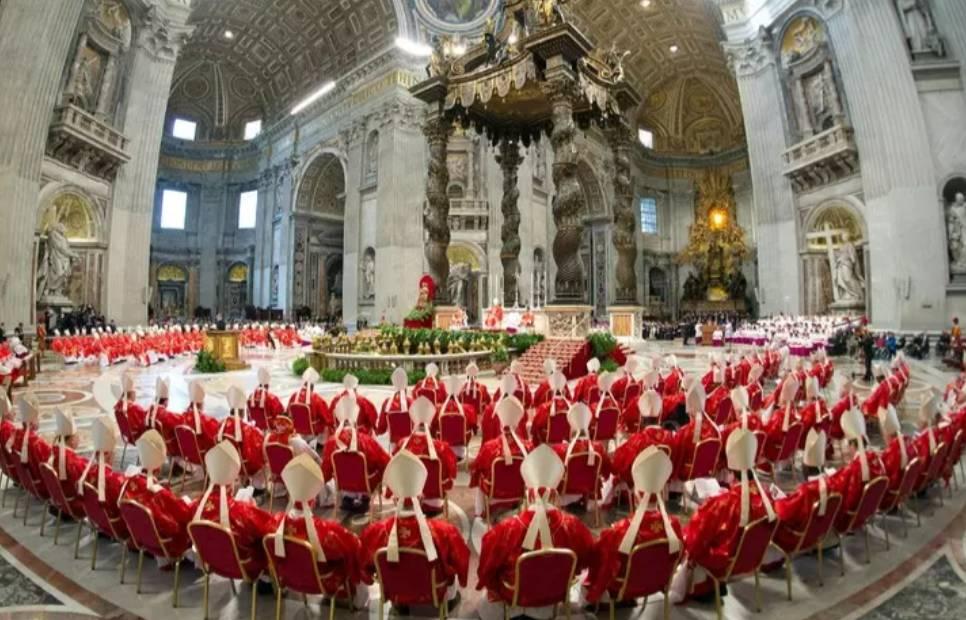 CONCLAVE: TERMINATA IN BASILICA LA MESSA PRO ELIGENDO