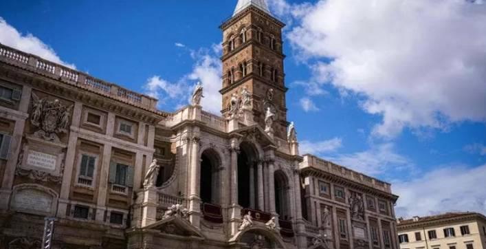 PAPA FRANCESCO SEPOLTO VICINO AL COMANDANTE DELLA DECIMA MAS: AVS, “PER SULMONA DOPPIA VERGOGNA”