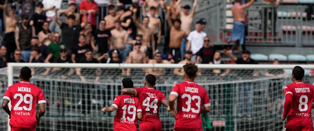 L’AQUILA: SCONTRI TRA TIFOSI TERAMO DOPO IL DERBY, TENSIONI ALL’USCITA DALLO STADIO