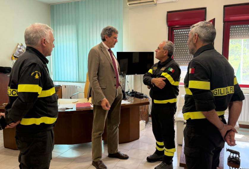 VIGILI DEL FUOCO MORTI: MARSILIO IN VISITA AL COMANDO PROVINCIALE DI CHIETI