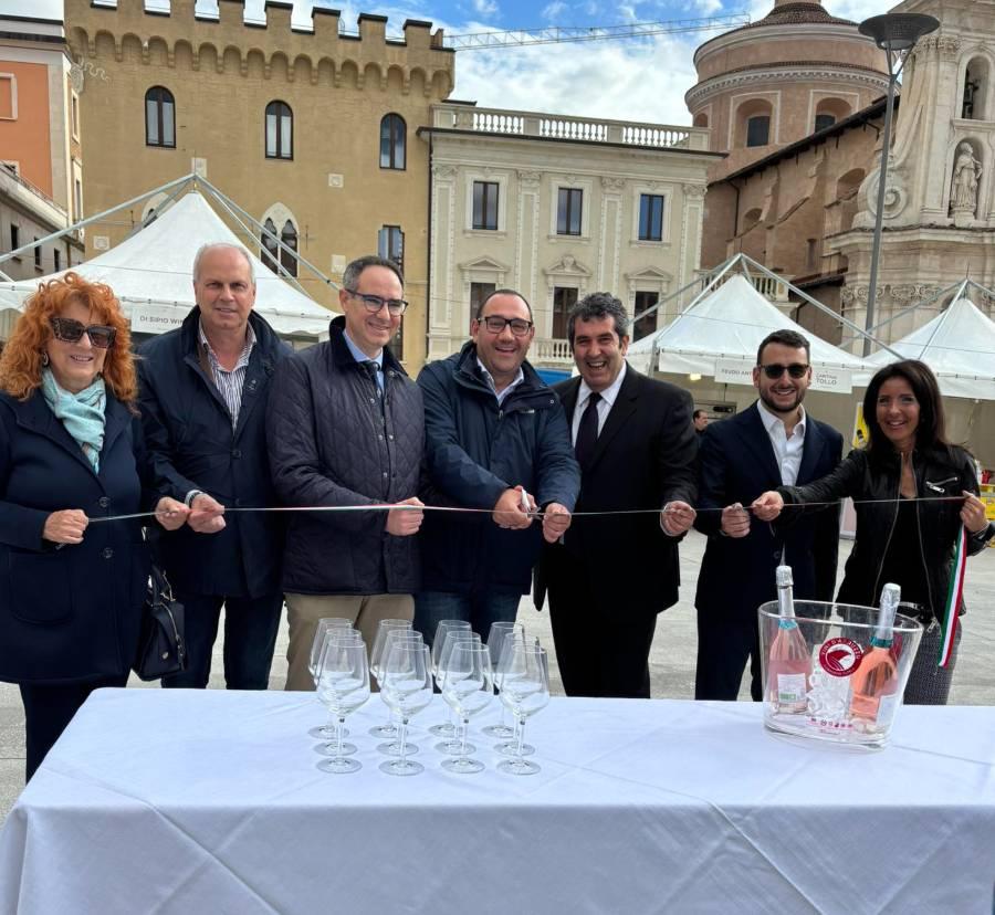 “VINORUM” AL VIA ALL’AQUILA: IMPRUDENTE, “VETRINA IDENTITARIA PER ECCELLENZE ABRUZZESI”