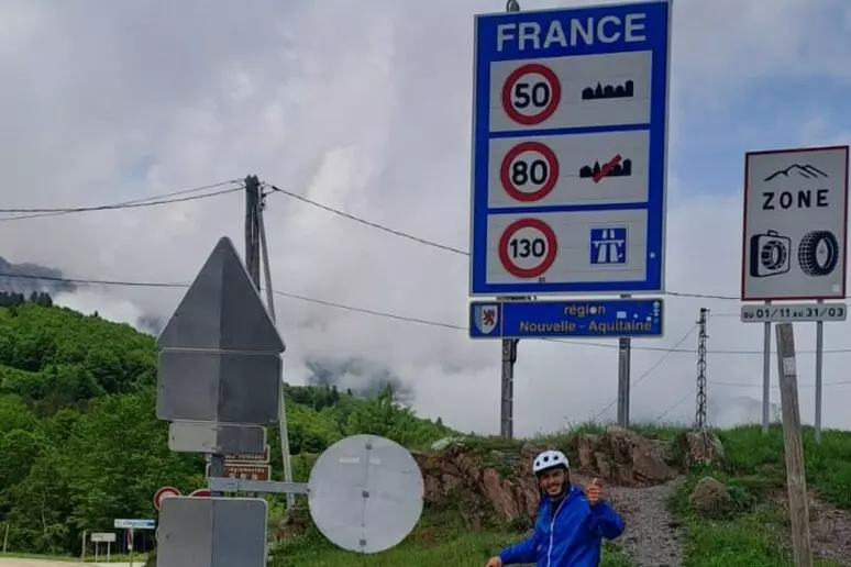 GIOVANE DI ARSITA DALLA SPAGNA IN ABRUZZO IN BICICLETTA PER STUDIARE IL SUD RURALE
