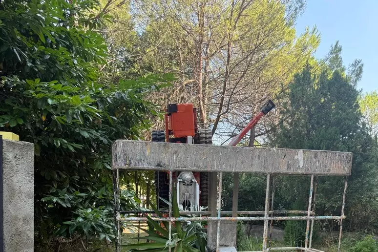 PESCARA: CROLLA UNA PIATTAFORMA NEL “PARCO DELLA SERENITA'”, UN OPERAIO IN OSPEDALE