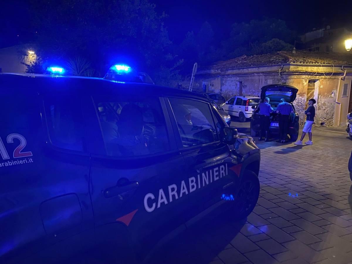 TERAMO: PATENTI RITIRATE PER ABUSO ALCOL E DROGHE. URINA NEL PARCO E PICCHIA PASSANTE, DENUNCIATO