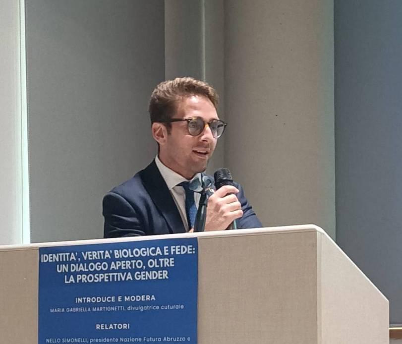 PRIDE AVEZZANO: SIMONELLI SU FB, “CHI FA IL MAIALE STIA NELLA STALLA”, INDIGNAZIONE SI