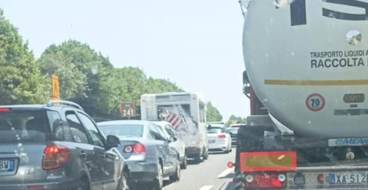 A14: TAMPONAMENTO TRA CAMION E DUE AUTO NEL TRATTO PESCARA SUD E LANCIANO, CHILOMETRI DI CODA