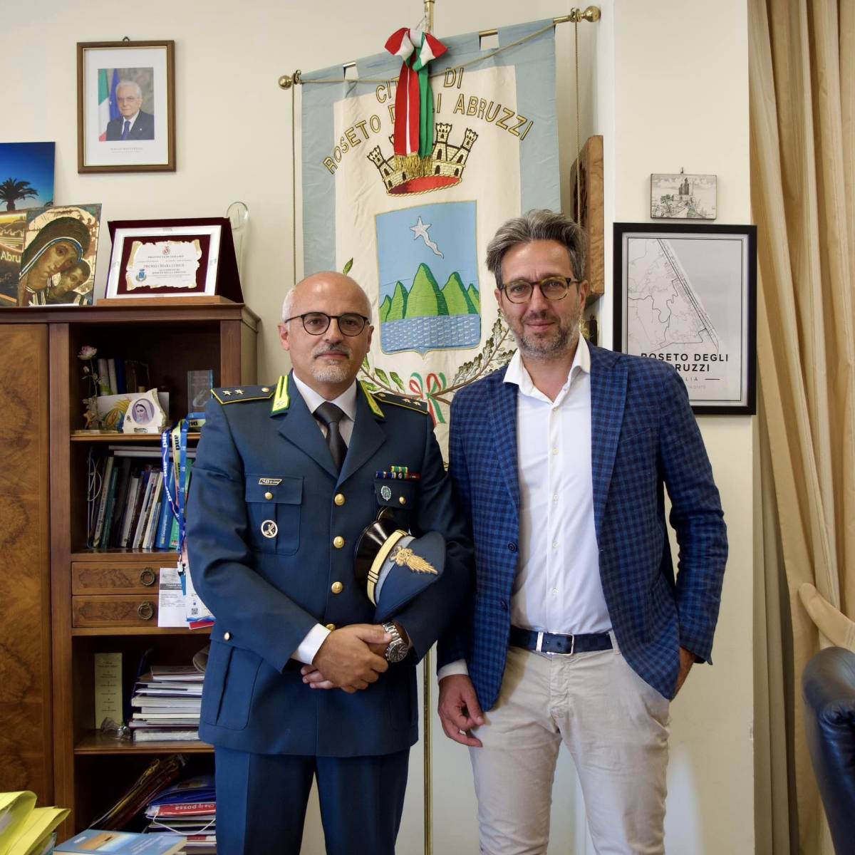 ROSETO DEGLI ABRUZZI: SEQUESTRATI DALLA FINANZA 400 CAPI DI ABBIGLIAMENTO A VENDITORI ABUSIVI