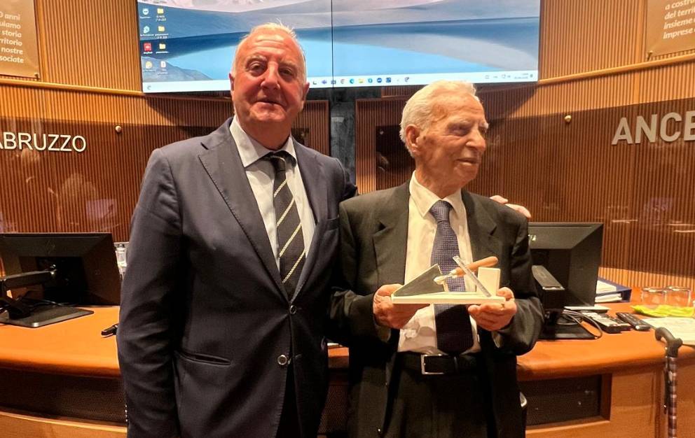 ANCE L’AQUILA: “CUCCHIARA D’ARGENTO” A PASQUALE MARTELLA, PREMIATO L’IMPRENDITORE CENTENARIO