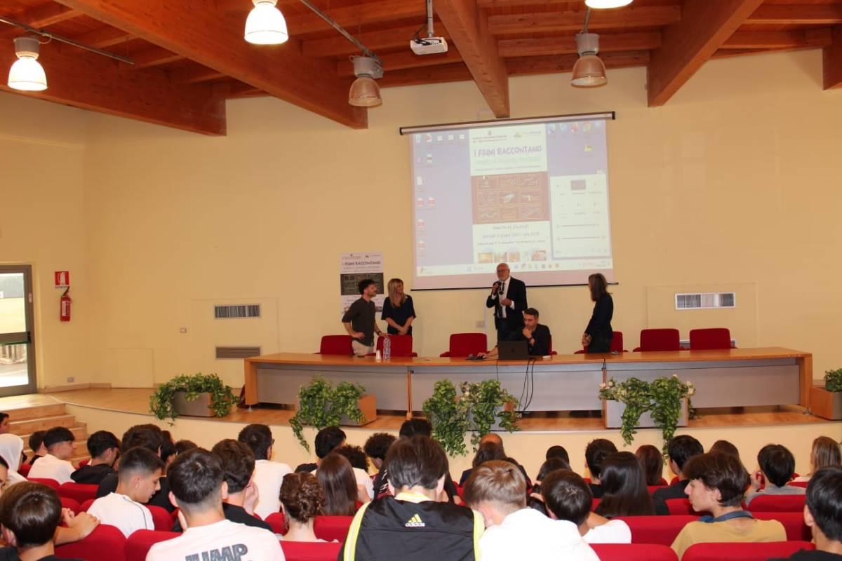SOSTENIBILITA’ E QUALITA’ ACQUE: ALL'”ALESSANDRINI-MARINO” CONCLUSO PERCORSO FORMATIVO ARPA ABRUZZO