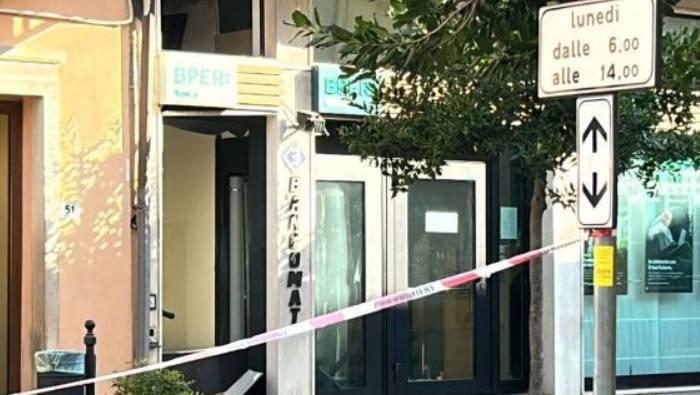GISSI: FATTO ESPLODERE BANCOMAT BPER, LADRI FUGGONO CON BOTTINO
