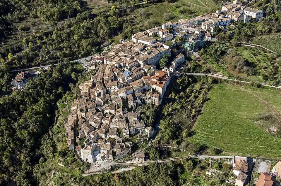 I BORGHI DEL PRESENTE: TAVOLA ROTONDA A CARAPELLE CALVISIO SU POLITICHE PER I COMINI MONTANI