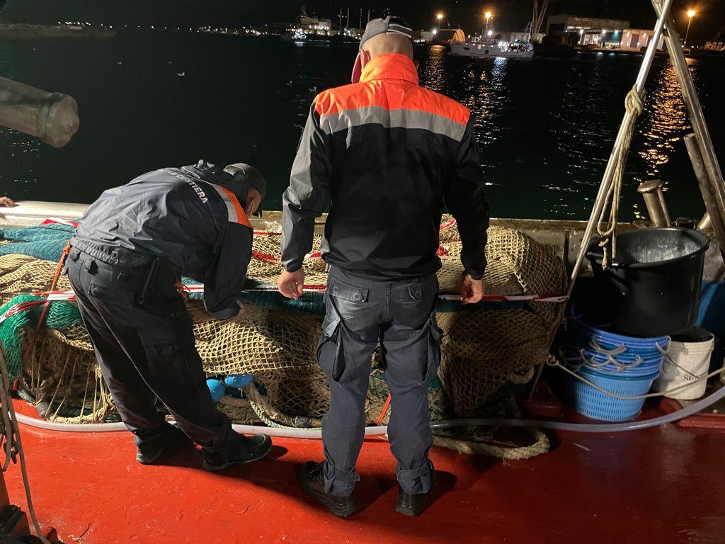 PESCA ILLEGALE LUNGO IL LITORALE CHIETINO: ESEGUITI SEQUESTRI DALLA GUARDIA COSTIERA