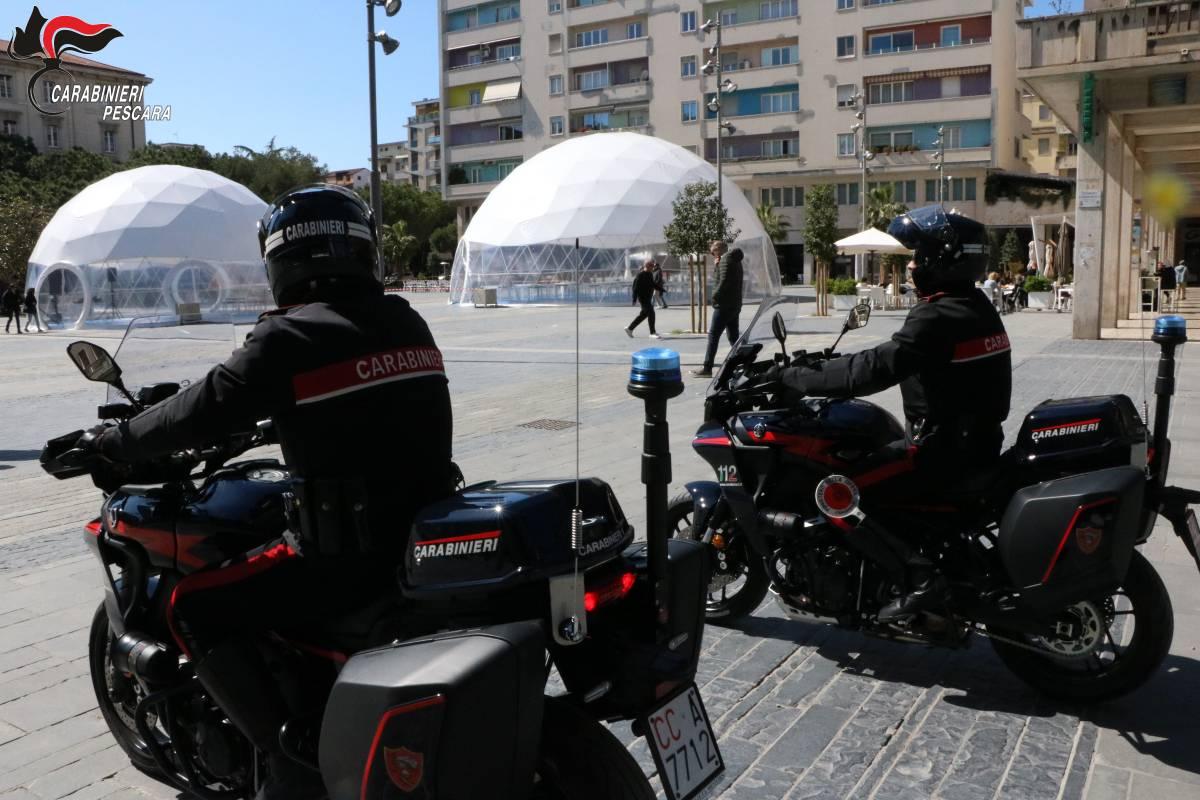 PESCARA: DUE STRANIERI ARRESTATI DAI CARABINIERI DOPO AVER RAPINATO UN GIOVANE