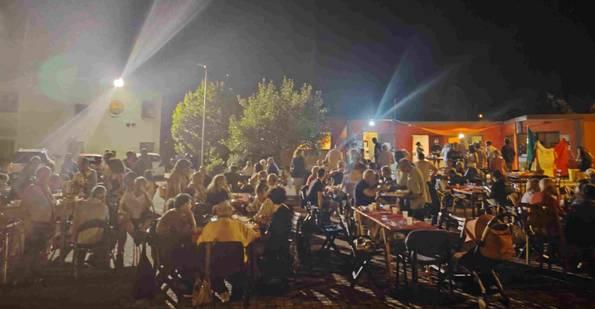 L’AQUILA: IN OLTRE 200 ALLA PASTASCIUTTA ANTIFASCISTA A PIAZZA D’ARTI