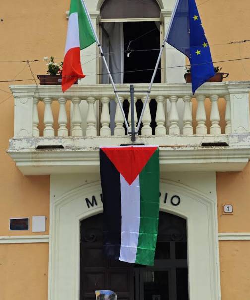 AIELLI: COMUNE ESPONE BANDIERA DELLA PALESTINA, “PACE E RISPETTO DIRITTO INTERNAZIONALE”