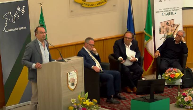 SISMA, BERTOLASO ALL’AQUILA PER LIBRO PICUTI: E’ POLEMICA, “NON E’ TEMPO DI REVISIONI”