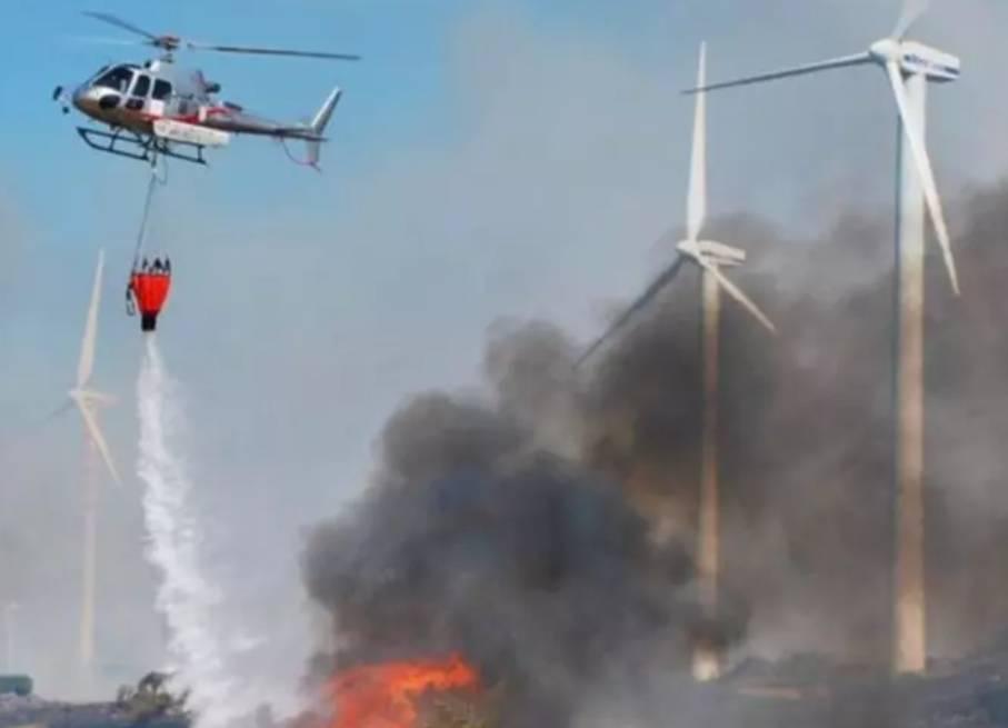INCENDIO TRA PESCINA E COLLARMELE: FIAMME MINACCIANO PALE EOLICHE, AL LAVORO PER LINEE TAGLIAFUOCO