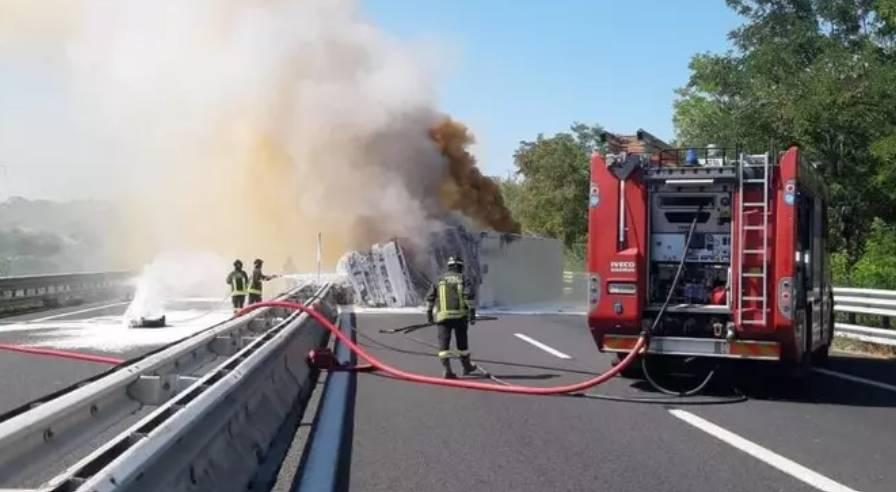 INCIDENTE A14: FINE LAVORI TRA VAL VIBRATA E GIULIANOVA, OLTRE 50 UOMINI E 30 MEZZI IMPEGNATI