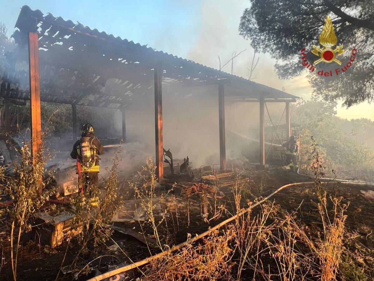 MONTESILVANO: A FUOCO CAPANNONE AGRICOLO, ROGO DOMATO DOPO DUE ORE