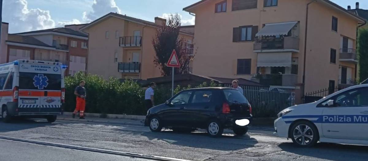 L’AQUILA: RAGAZZO SU MONOPATTINO INVESTITO DA AUTO, TRASPORTATO IN OSPEDALE