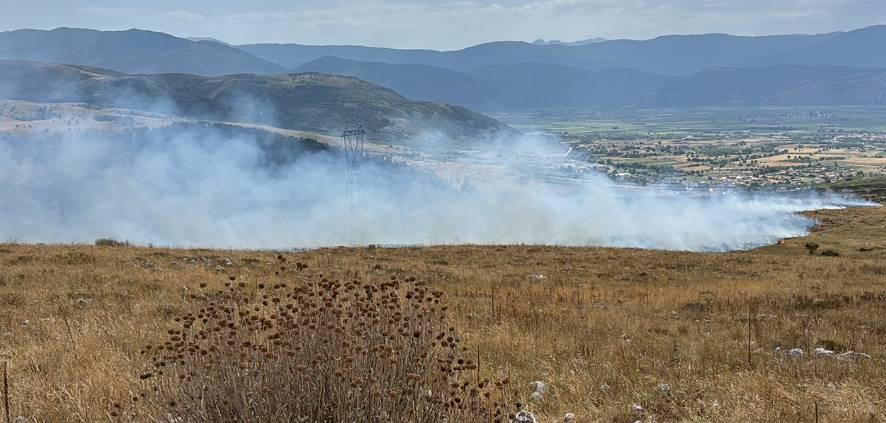 INCENDIO TRA PESCINA E COLLARMELE: VIGILI DEL FUOCO IN AZIONE