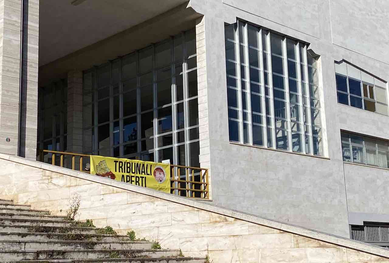 TRIBUNALI MINORI: EMENDAMENTO NO CHIUSURE, DOPO ABRUZZO ALTRE REGIONI VOGLIONO RIAPRIRE, RISCHI