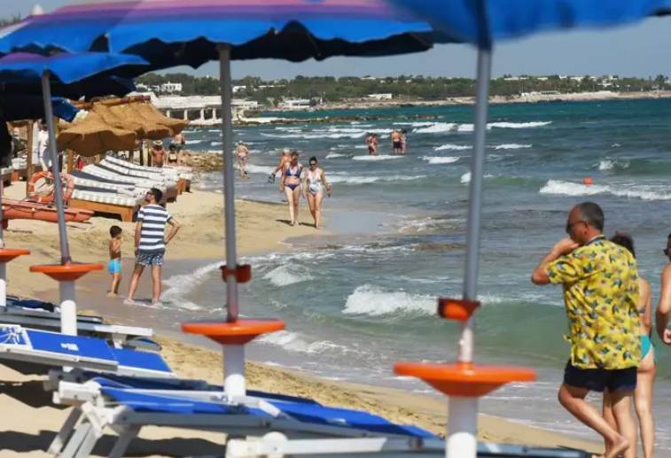 VACANZE: ASSOUTENTI, IL 49% DEGLI ITALIANI RESTA A CASA, POCHI SOLDI E PREZZI TROPPO ALTI