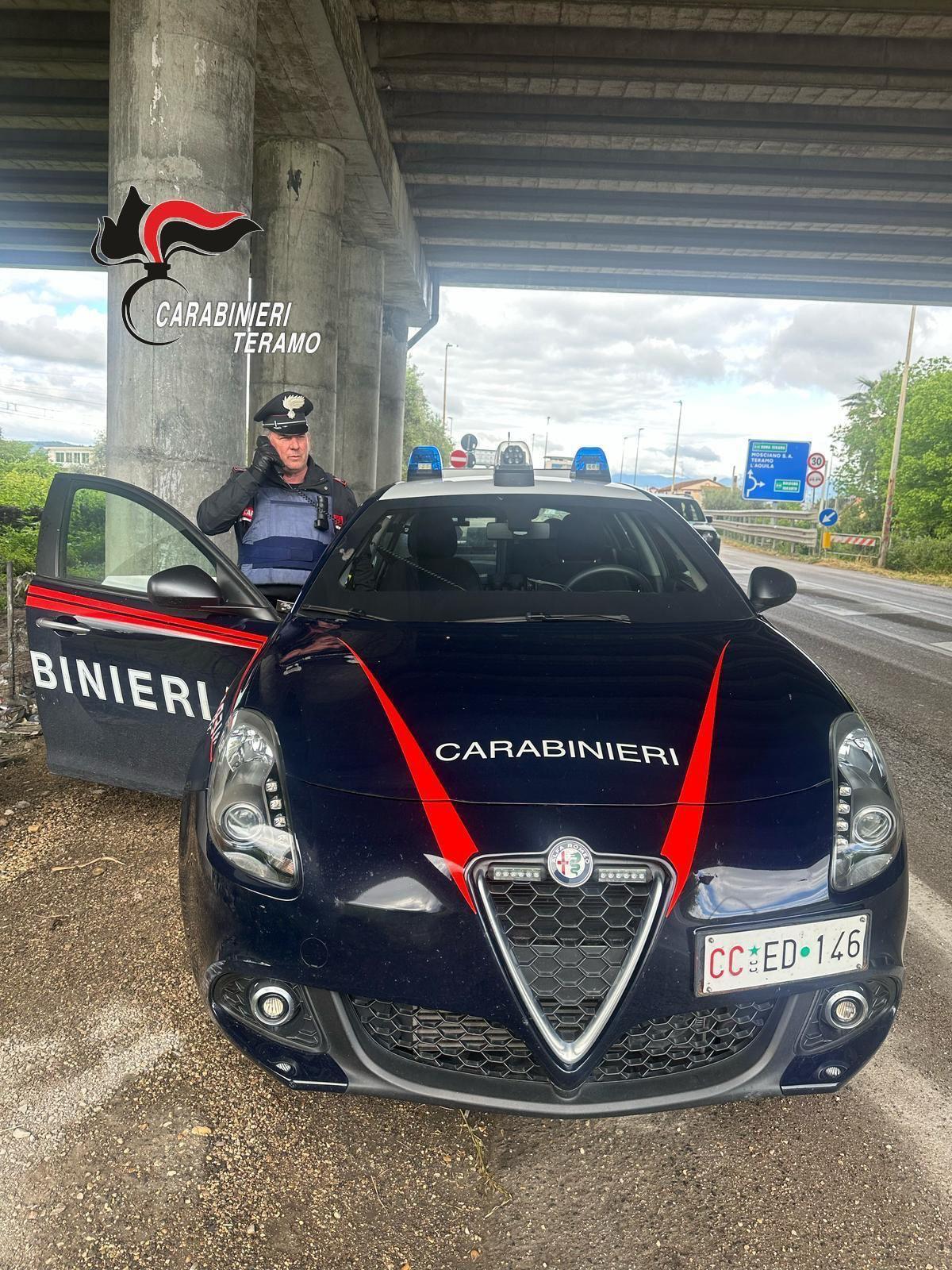 GIULIANOVA: RUBA BORSA AD UN 13ENNE, PRESO EXTRACOMUNITARIO, FOGLIO DI VIA E CACCIA A COMPLICE