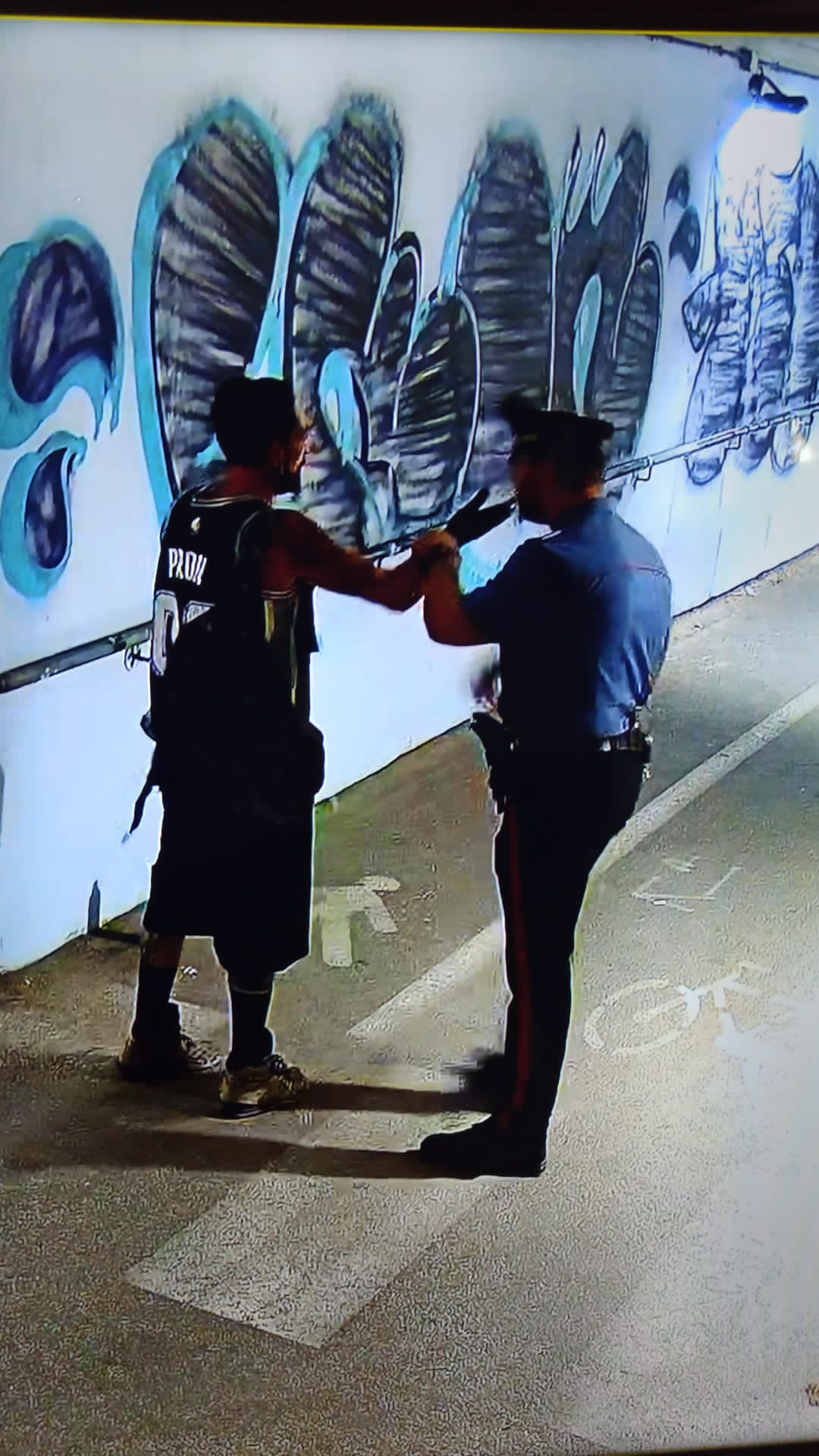 MARTINSICURO: TURISTA ACCOLTELLATO E RAPINATO DA DUE UOMINI ORA BRACCATI DAI CARABINIERI