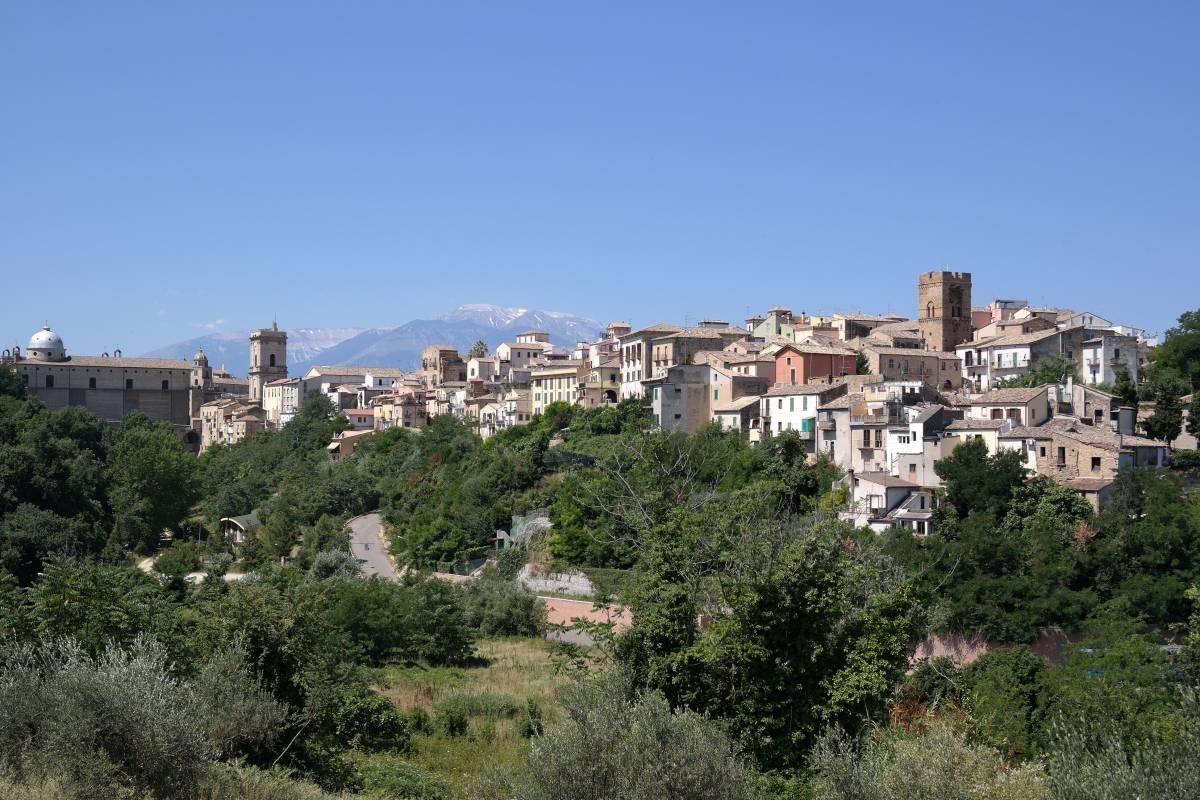 LANCIANO:  RAGAZZO GAY INSULTATO E AGGREDITO DA GIOVANISSIMI PERCHE’ INDOSSAVA UN TOP