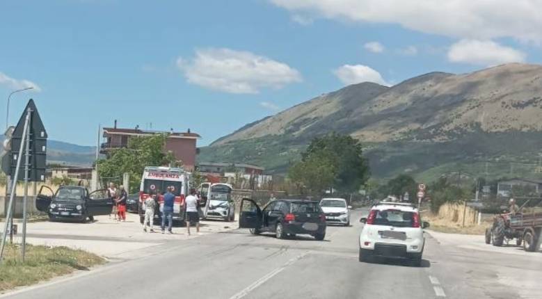 CELANO: SCONTRO TRA TRE AUTO, MUORE 32ENNE MAROCCHINO, UN FERITO GRAVE E ALTRI 5 GIOVANI CALCIATORI