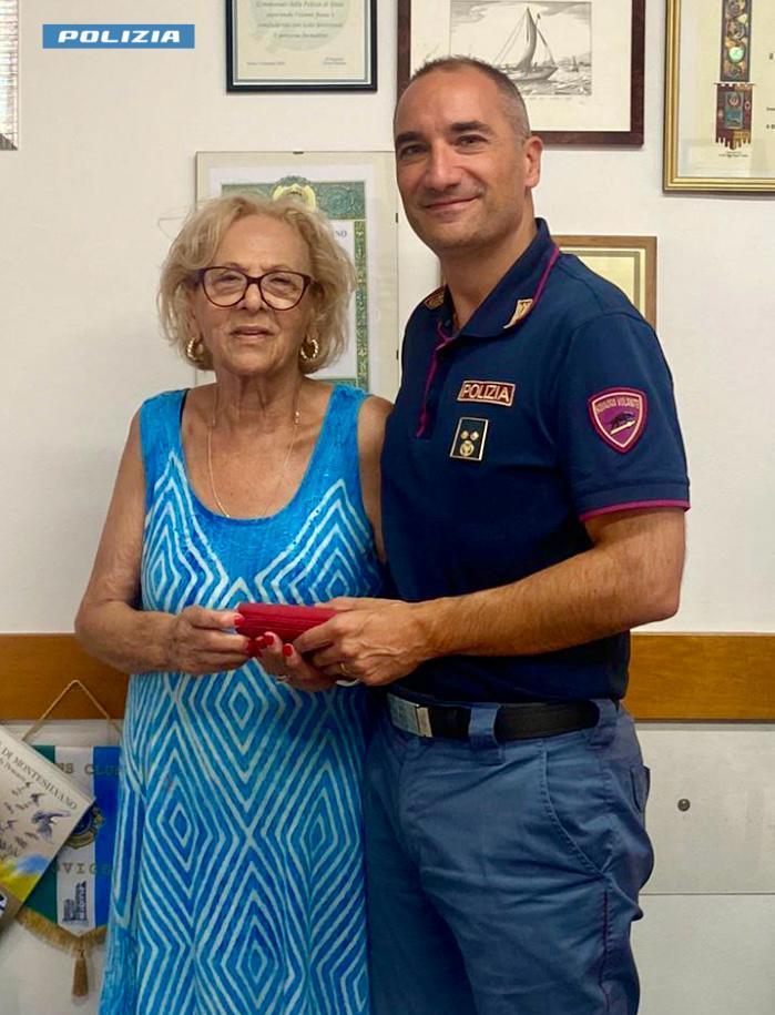 PESCARA: POLIZIA RECUPERA IL PORTAFOGLI RUBATO A UNA SIGNORA AL SUPERMERCATO