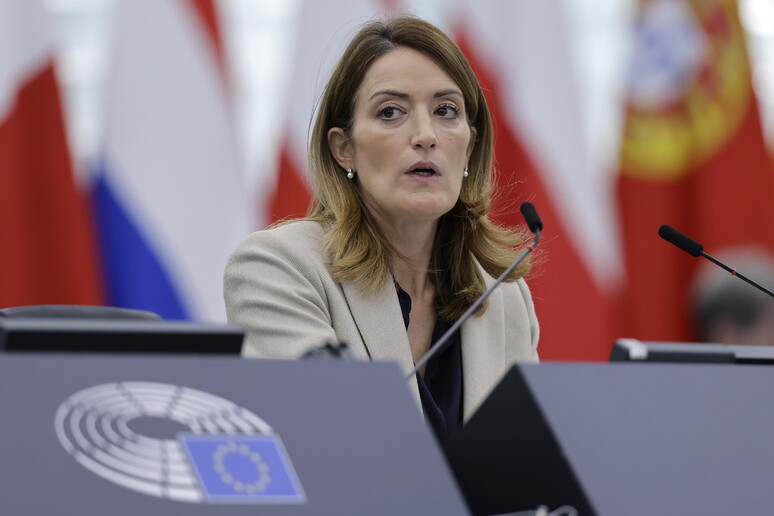 LA PRESIDENTE DEL PARLAMENTO EUROPEO METSOLA IN GIRO TRA LE BELLEZZE DELL’AQUILA E ALTO SANGRO