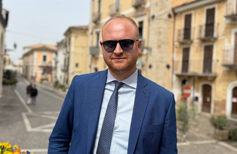 RISSA IN PIAZZA A INTRODACQUA: FERITO IL SINDACO COLASANTE. DI MARCO, “EPISODIO INTOLLERABILE”