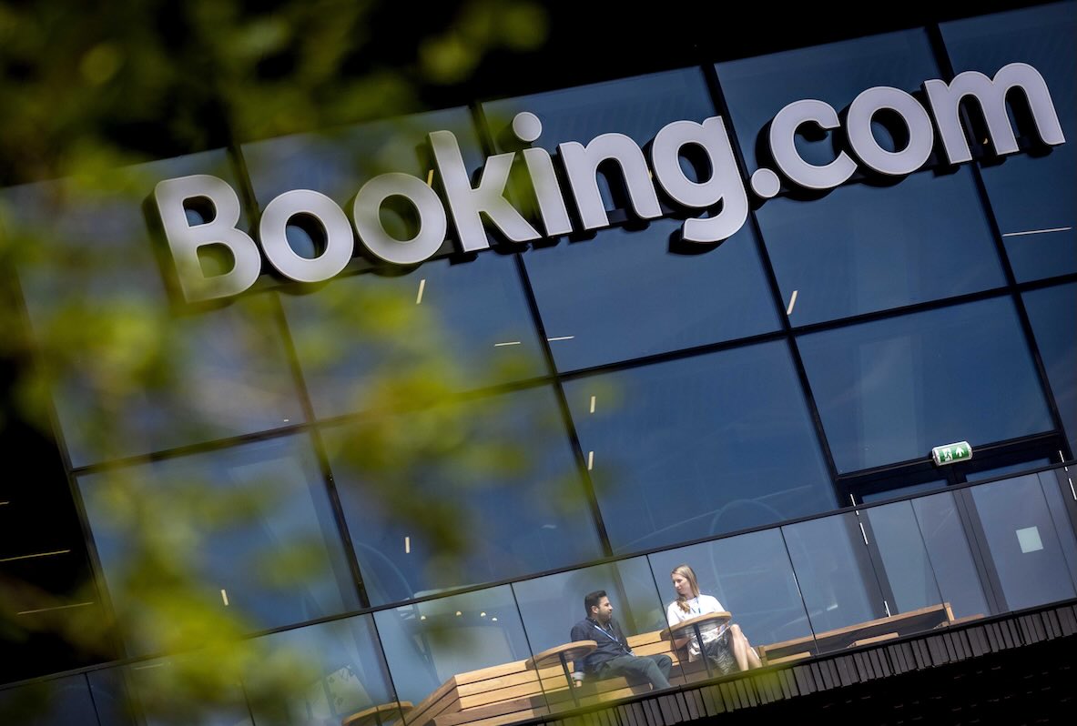 CARO VACANZE: RIVOLTA CONTRO BOOKING.COM, CLASS ACTION ALBERGHI, “IMPONE PREZZI, IMPEDISCE SCONTI”