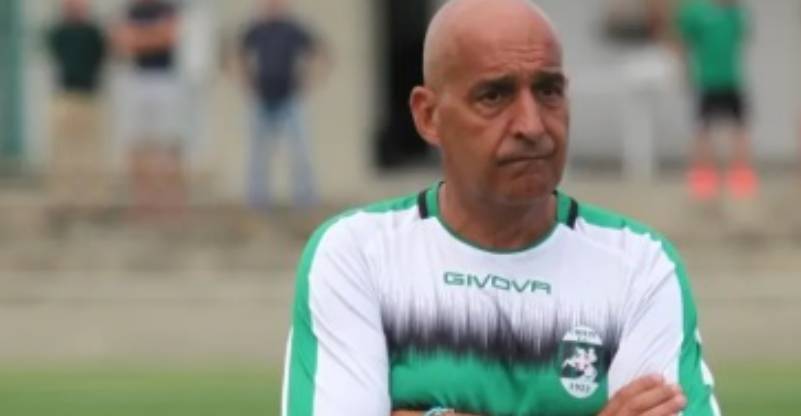AL MARE CON LA MAGLIA DELLA SUA SQUADRA: AGGREDITO MISTER UNDER17