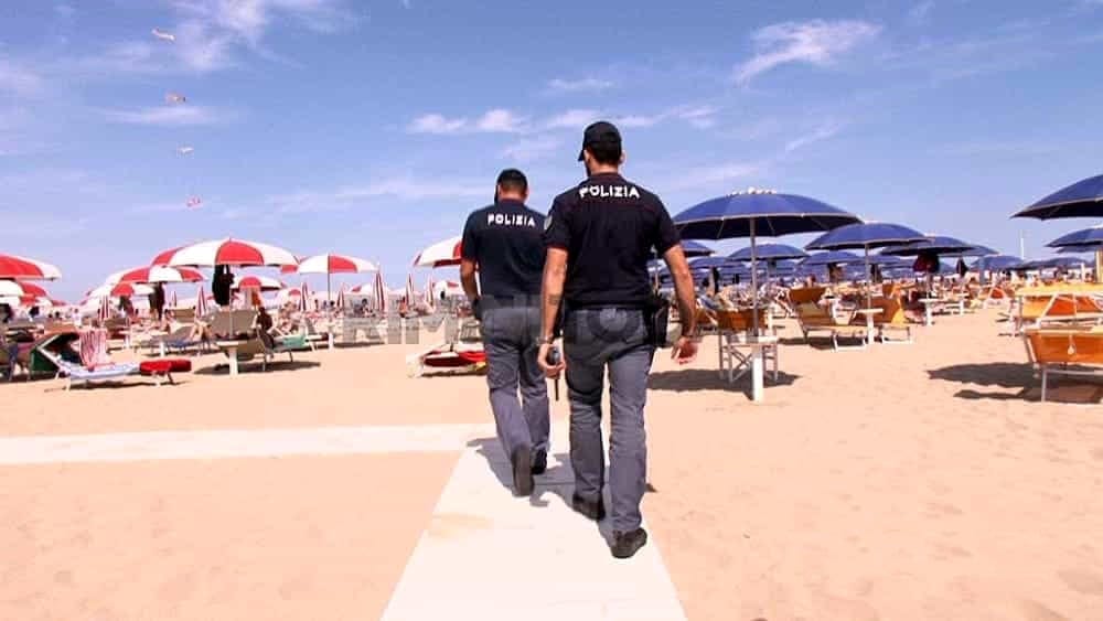 PESCARA: RUBA ZAINO DA SOTTO UN OMBRELLONE, IDENTIFICATO E PRESO 28ENNE