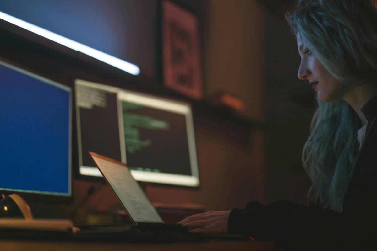 CONSIGLI PRATICI PER STARE AL SICURO ONLINE