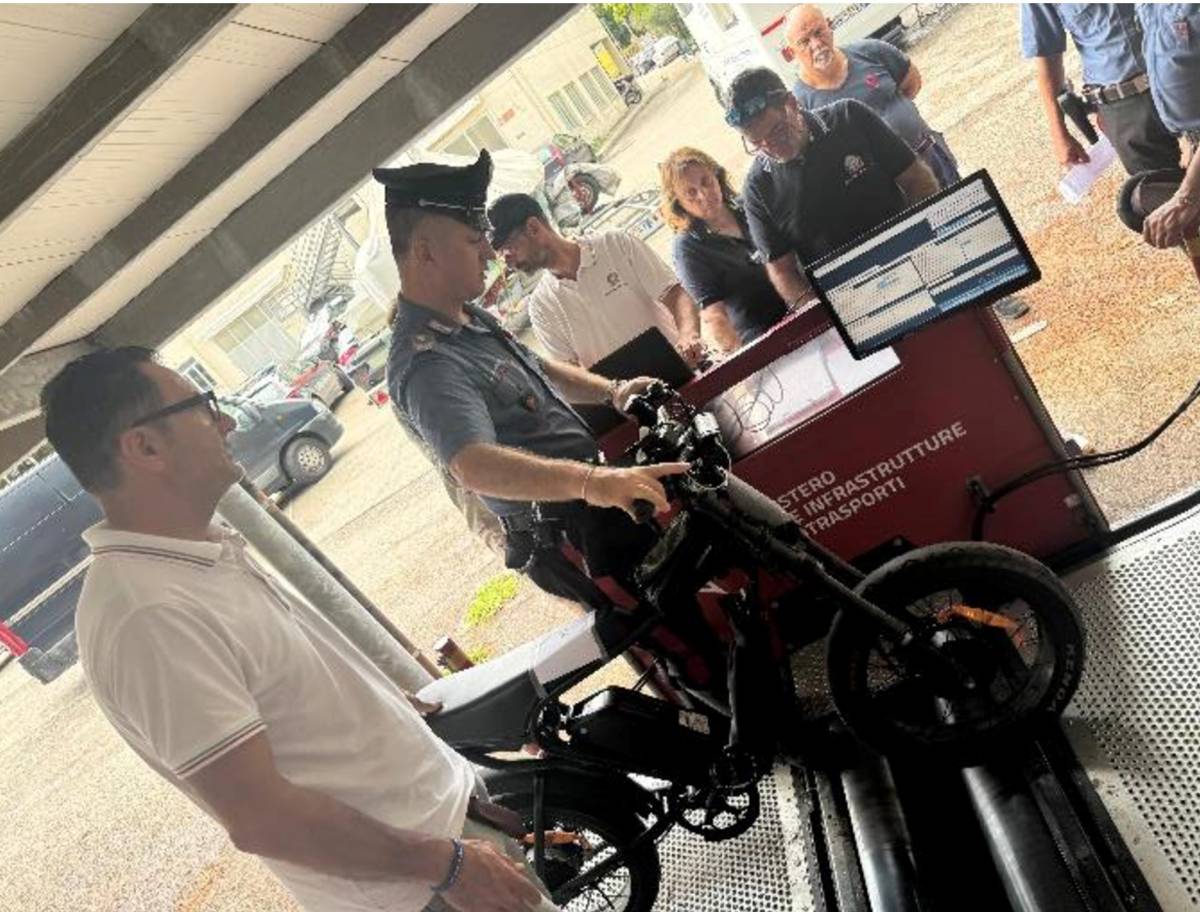 PESCARA: CONTROLLI DEI CARABINIERI SU BICI ELETTRICHE: IRREGOLARI 9 MEZZI SU 18.