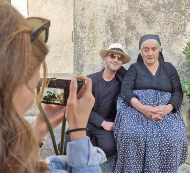 SCANNO: DIVENTA UNA STAR PER I TURISTI NONNA MARGHERITA, ULTIMA ANZIANA CON L’ABITO TRADIZIONALE