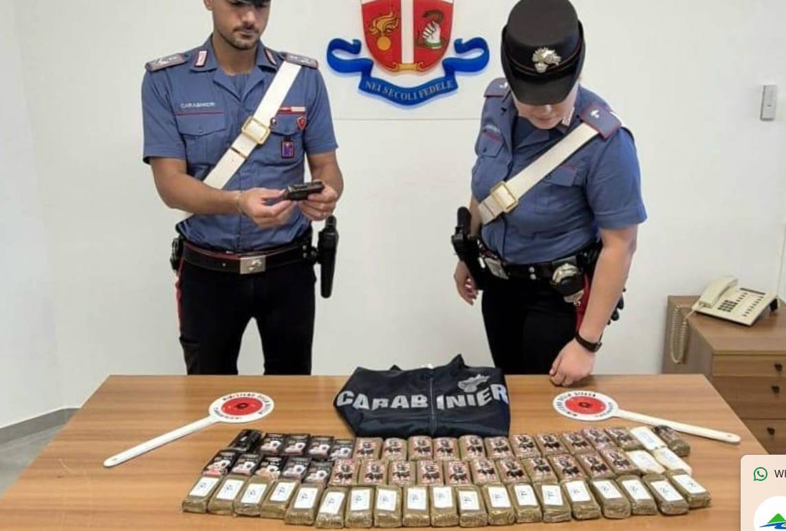 ALBA ADRIATICA: ARRESTATO PUSHER, IN GARAGE 5 CHILI DI HASHISH DIVISI IN PANETTI