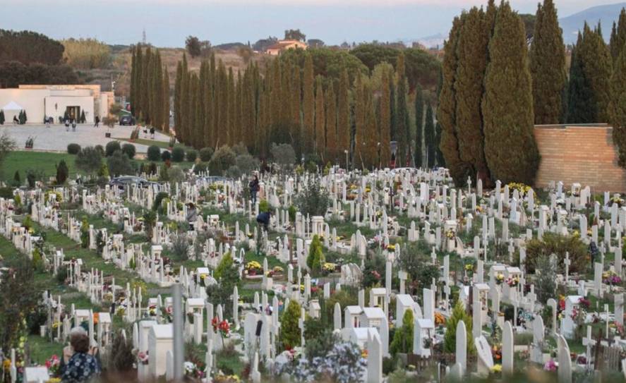 L’AQUILA: LAPIDI SPARITE DAI LOCULI, BLITZ DEI CARABINIERI AL CIMITERO MONUMENTALE