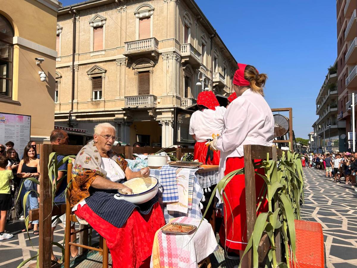 LANCIANO SI PREPARA PER ACCOGLIERE 30 CARRI ADDOBBATI IN  OCCASIONE DELLA SFILATA DEL DONO
