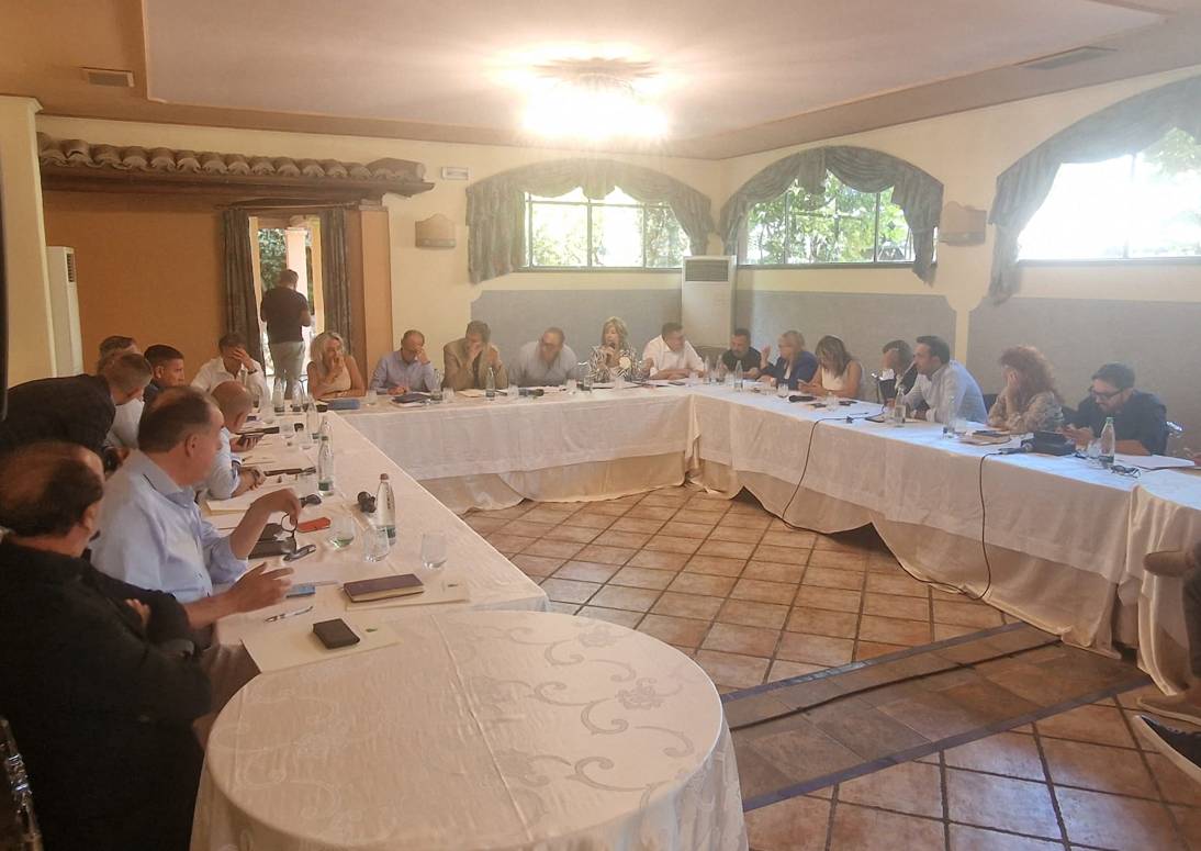 SUMMIT CDX: GIUNTA DA 6 A 8 ENTRO UN ANNO. COLLEGIO UNICO: MARSILIO “VA FATTO”, MA RESISTENZE