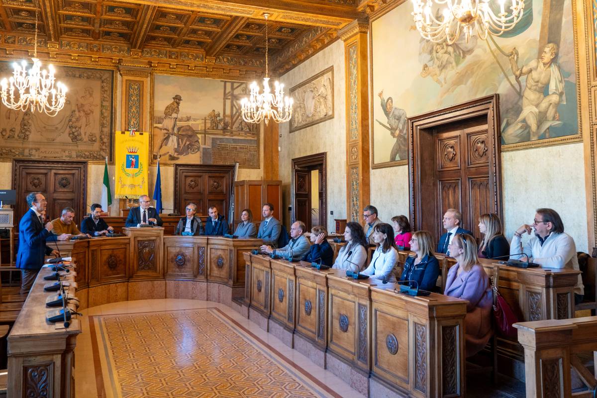 AVEZZANO: SETTE IMPRENDITORI DONANO 33 ABBONAMENTI TEATRALI AGLI STUDENTI