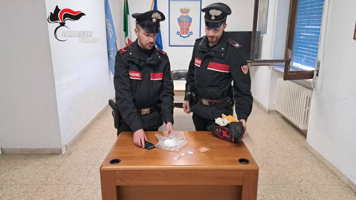 ROSETO: TROVATO AL POSTO DI BLOCCO CON 103 GRAMMI DI COCAINA