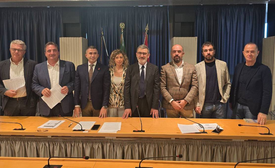 CLICK DAY BANDO COMUNI: PATTO PER L’ABRUZZO, “SU 26 DOMANDE, 24 DA AMMINISTRAZIONI DI CENTRODESTRA”